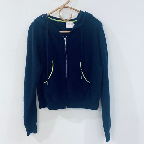BRODIE Cashmere 100% cashmere zip up heart hoodie in Navy - Picture 3 of 9
